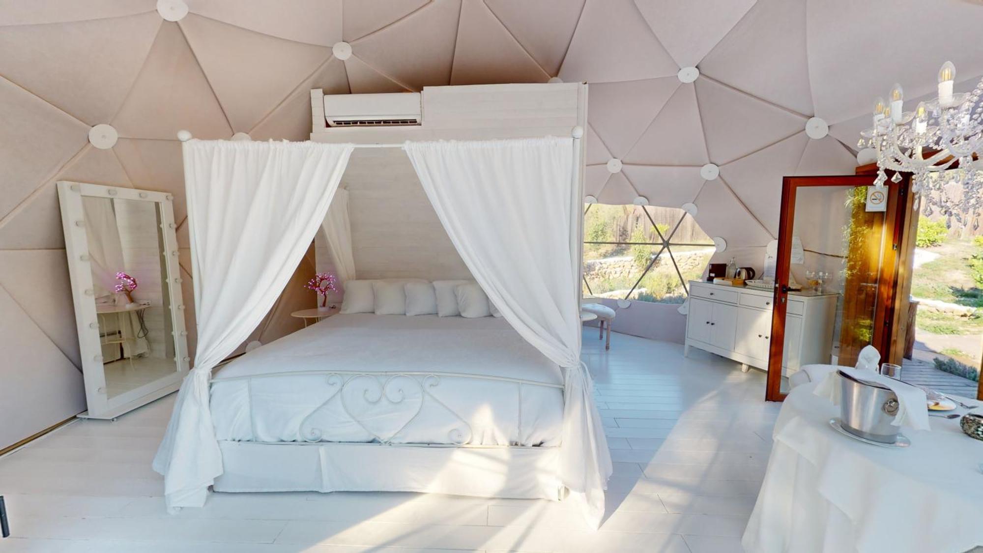 Domo Suites Masia Cal Geperut Badalona Extérieur photo